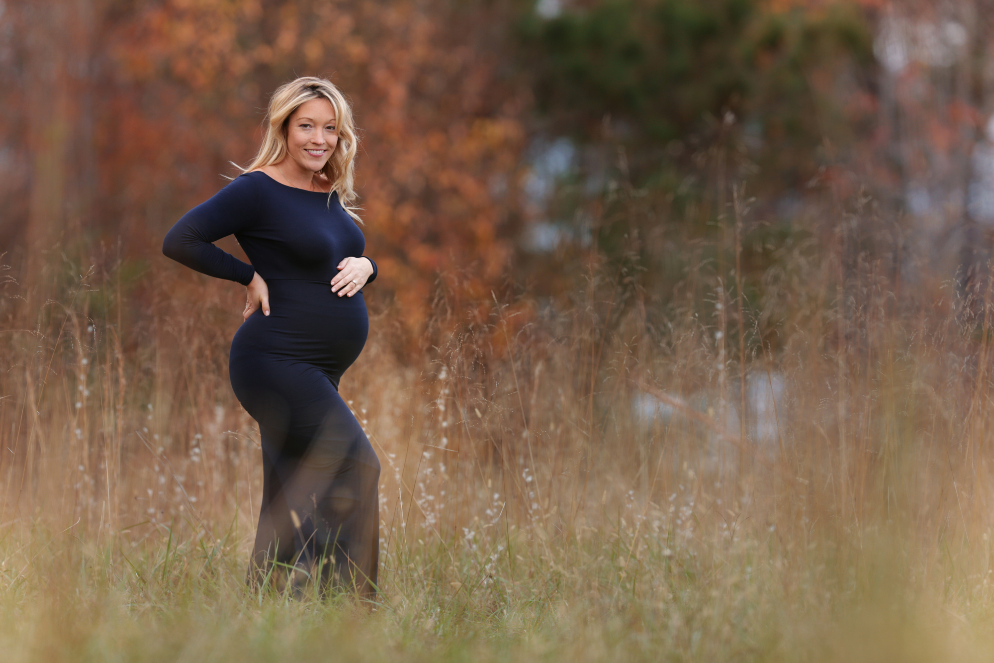 Holly Springs Maternity Photographer - Pregnancy photograph of lady in field