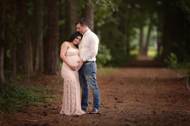 Raleigh maternity photographer - image of pregnant couple